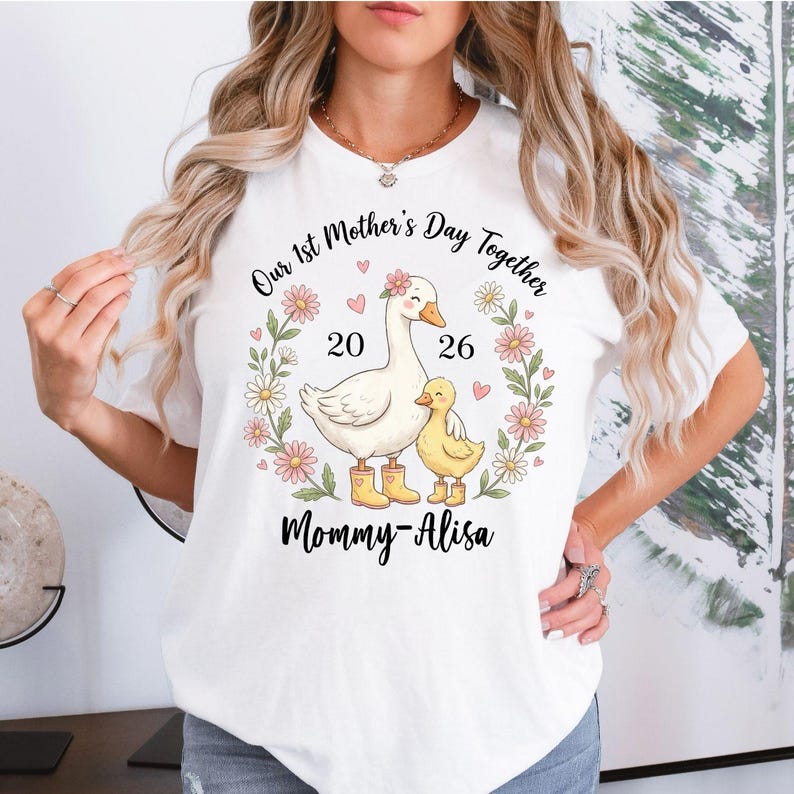 Tee Graphic Print - Camiseta Gráfica para Mães: Primeiro Dia